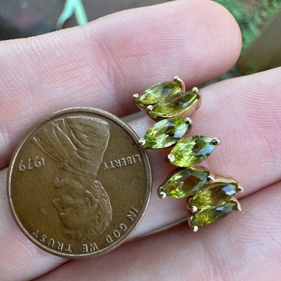 Vintage solid 10k yellow gold genuine clean peridot ring - Picture 7 of 14